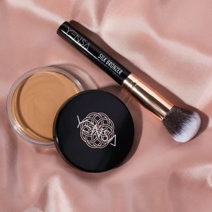 BRAND NEW: YENSA Silk Bronzing Base (Brush DUO)